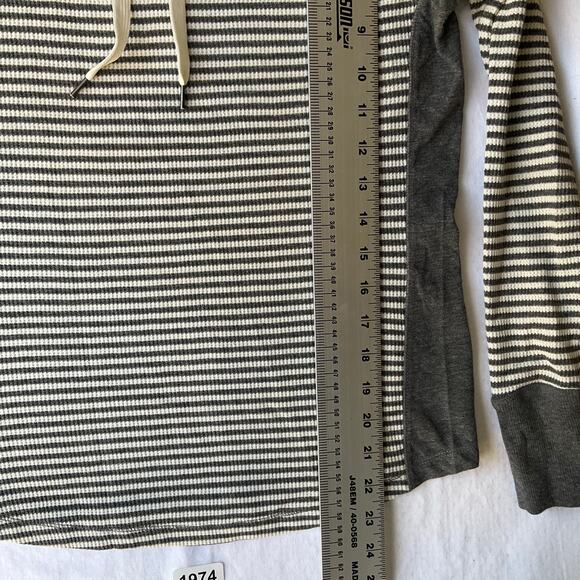 Eddie Bauer Women’s Long Sleeve Turtleneck Stripes Sweatshirt size S, Gray White - Picture 4 of 7